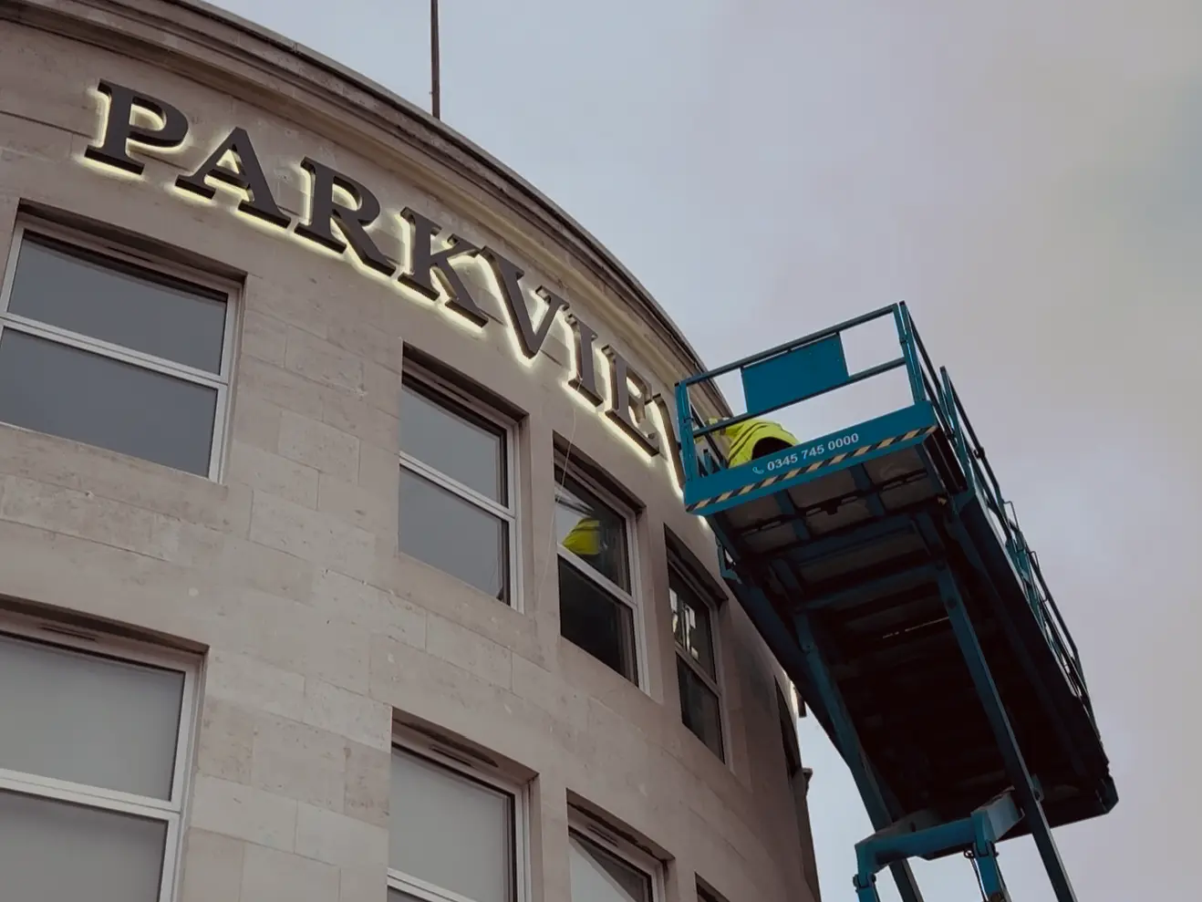 Signage installation and maintenance services